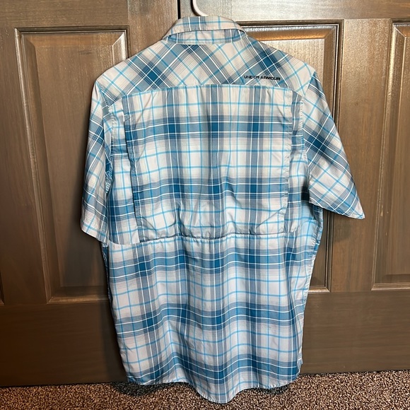 Mens under Armour short sleeve fishing shirt - Picture 3 of 3